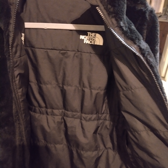 The North Face Women's Black Hooded Puffer Jacket - Picture 6 of 8